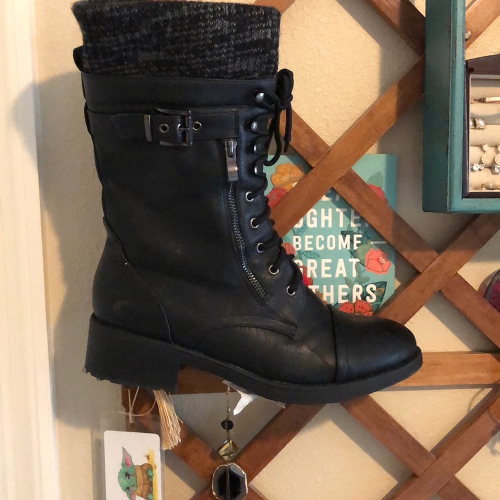 Black winter boots